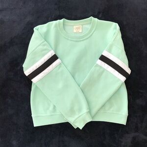 🔥 Mint Green Crewneck Sweatshirt with Sporty Varsity Stripes - M 🔥